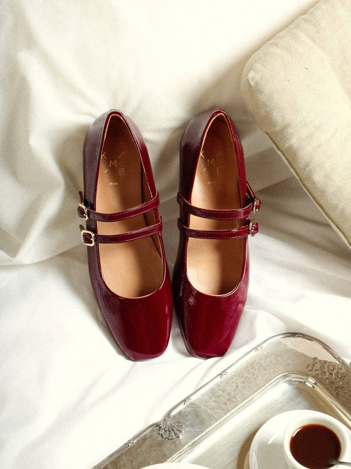 BALLERINES MARY JANE À DOUBLE BRIDE - CERISE ROUGE CANDY pour la vente par KMB Shoes