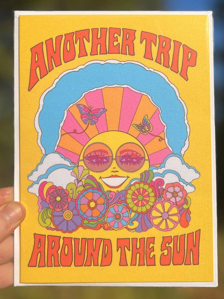 Biglietto di auguri di compleanno A7 Another Trip Around the Sun, grande per la vendita all'ingrosso da parte di Astral Weekend