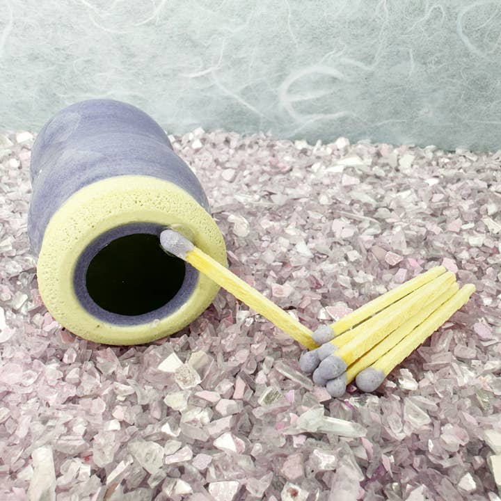 Accendino Manhattan in Adela Lavender per la vendita all'ingrosso da parte di House of Puff