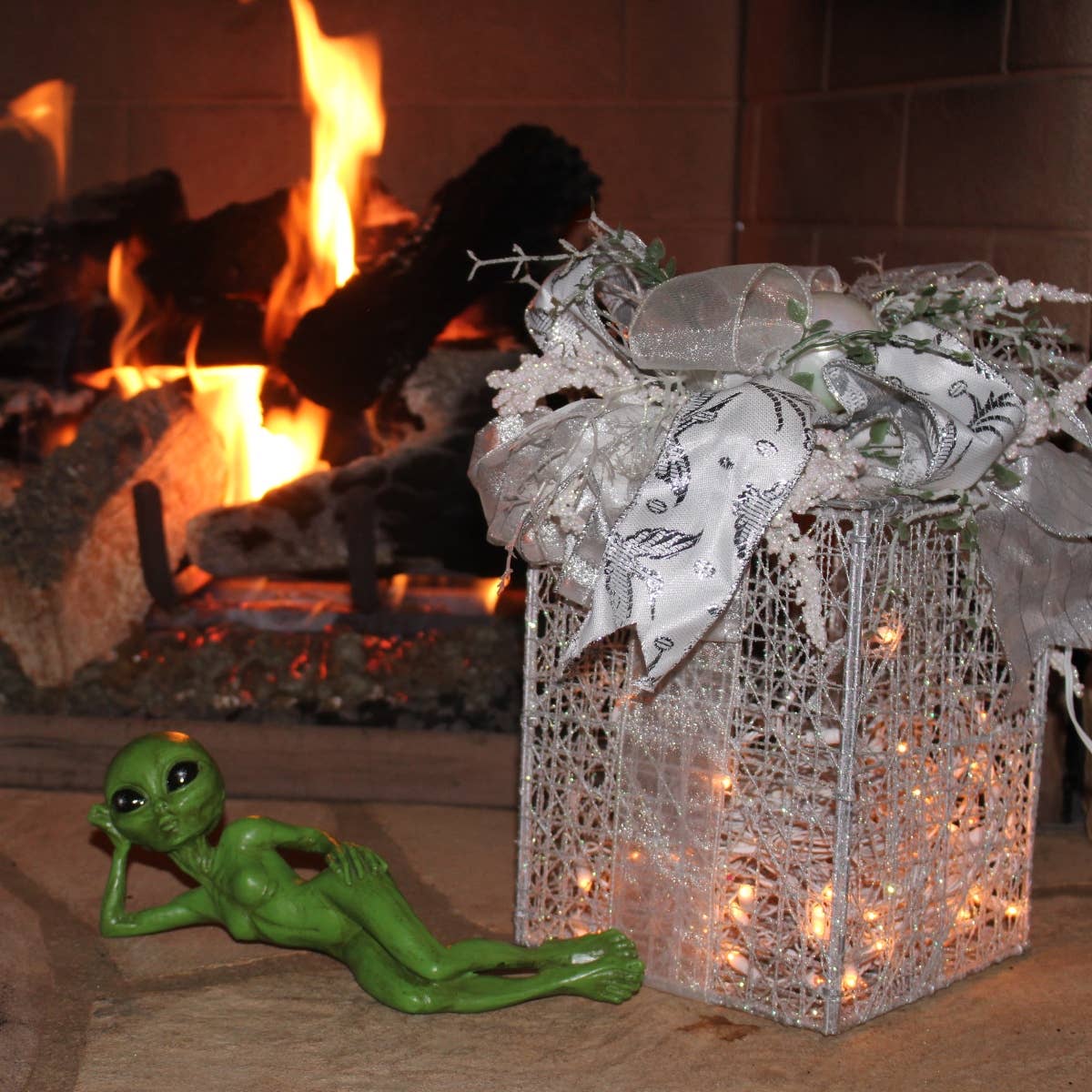 John Bernard & Company - Wholesale Outdoor Ornament/Decor - Alien Invasion Sexy 10” long Lying Female Alien Statue 7