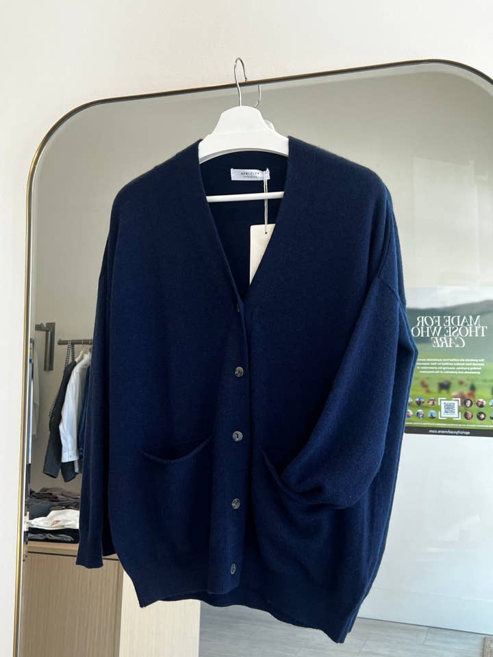 Apricity Cashmere - Wholesale Cardigan - Women's - Cashmere Loose Pocket Cardigan5