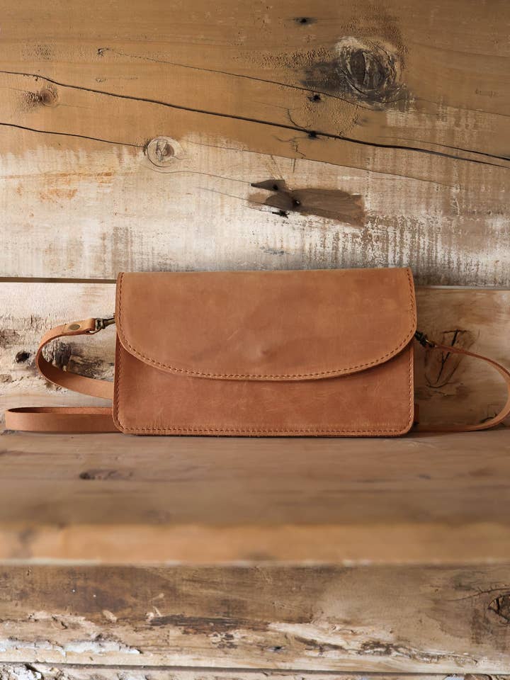 Safari pung med rum til sedler, kort, mønter og telefon for engroshandel hos Jubilee Trading Co. | Ethical Trade Decor + Accessories