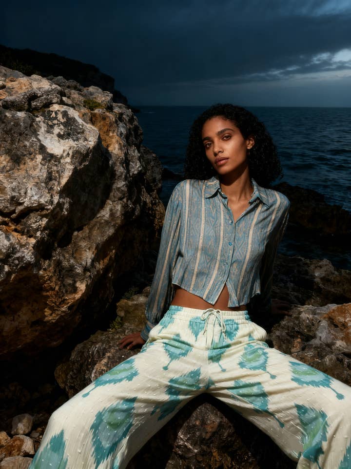 Oberteil mit V-Ausschnitt und Lurex-Prints für den Großhandel von last queen