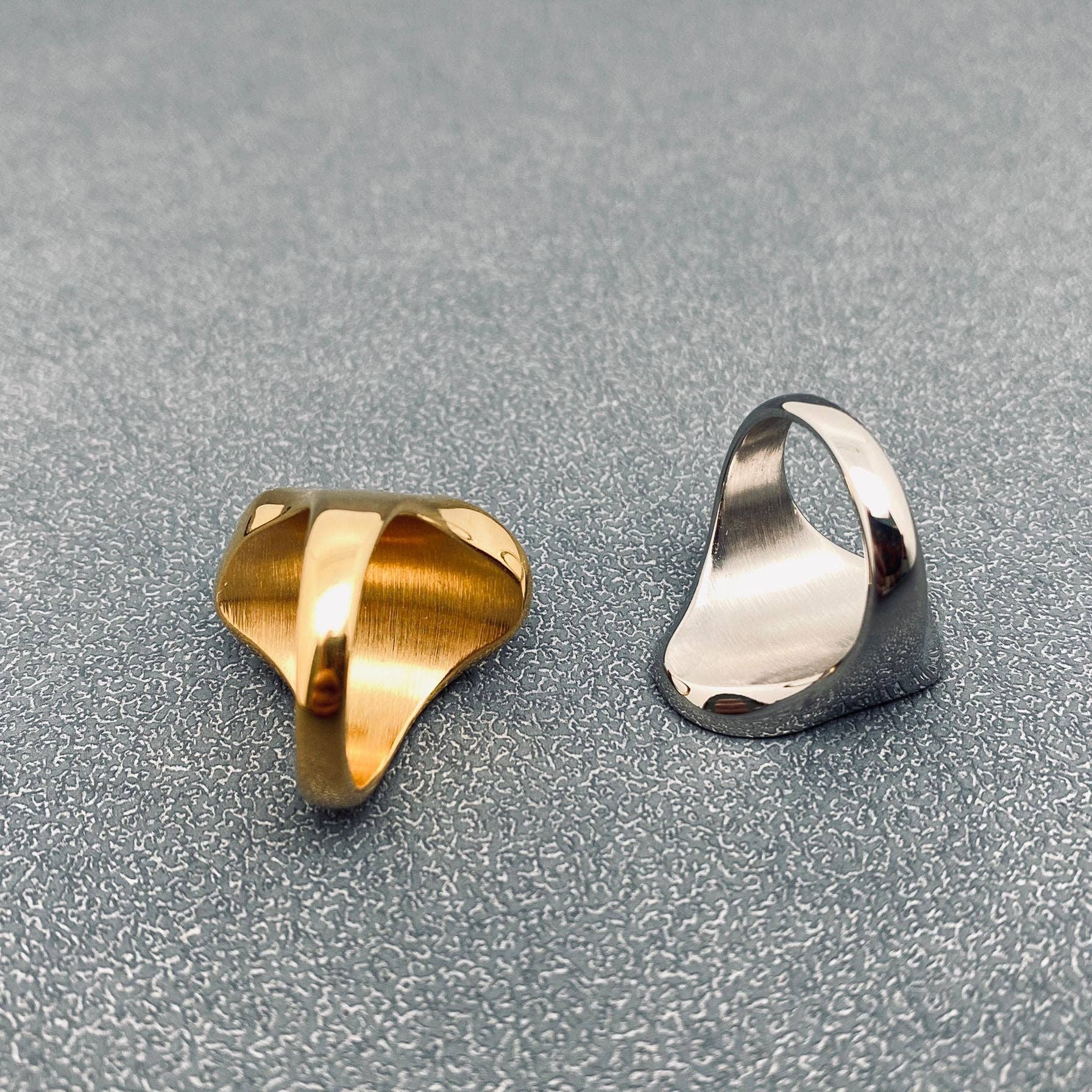 Mio Queena - Wholesale Cocktail/Statement Ring - Shell Geometric 18K Gold Plated Stainless Steel Ring - FGS3