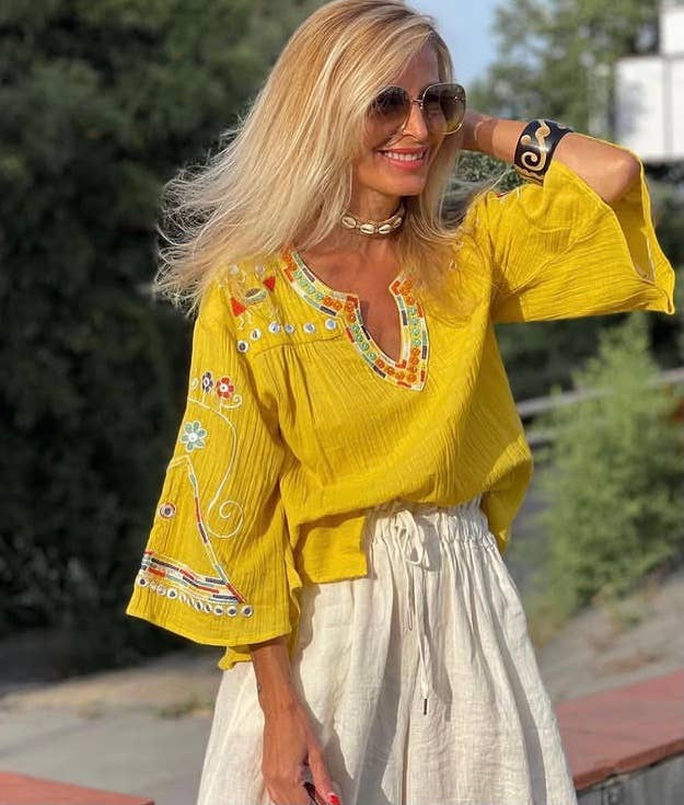 Peace & Love (CALAO IMPORT EXPORT S.L.) - Wholesale Blouse - Women's - PLAIN EMBROIDERED BLOUSE PR9011B12