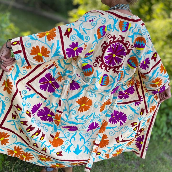 Bohemian Grace - Grace & Grit - Wholesale Jas - Dames - Met de hand geborduurde jas van Suzani - Creme.3