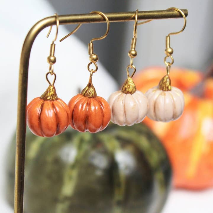 Pompoen oorbellen van polymeerklei, herfst oorbellen voor wholesale door Studio Niani