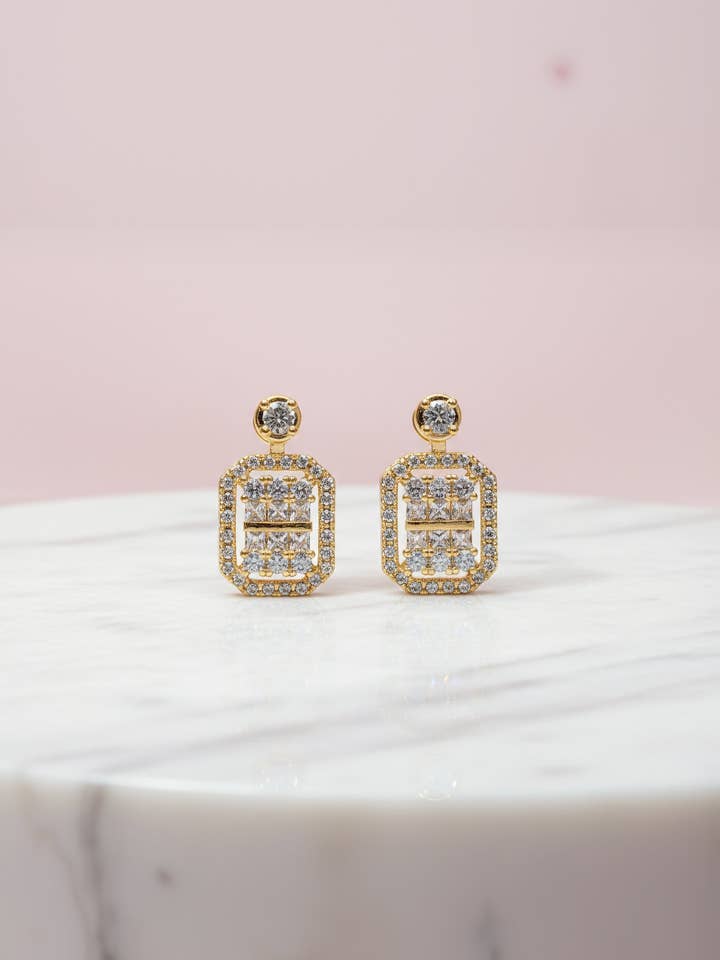 Orecchini pendenti con cristallo taglio quadrato per la vendita all'ingrosso da parte di Arya Jewellery Wholesale