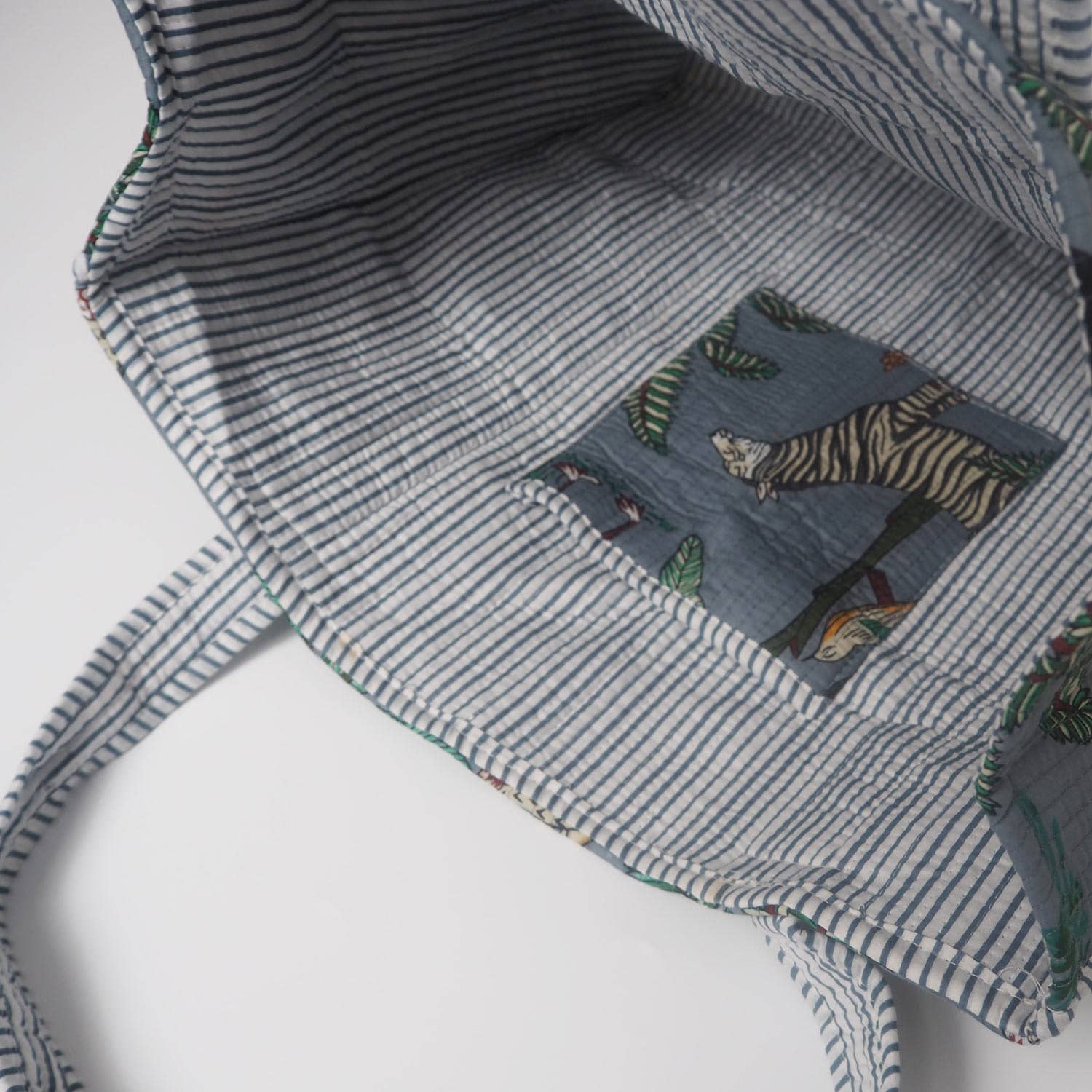 The Paper High Gift Company Limited - Wholesale Tote Bag - Women's - Reversible Jungle Print Quilted Cotton Tote Bag3