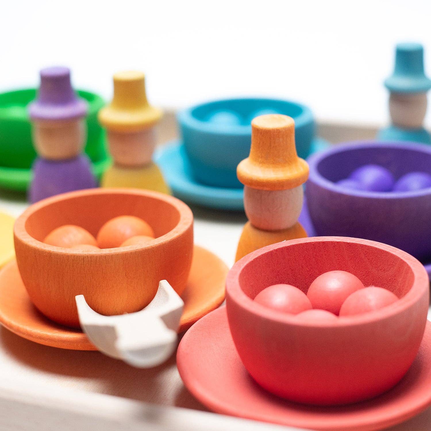 Lille Barn - Wholesale Wood Toy - Kids - Wooden toys - Colored figures, bowls, and balls on a tray2