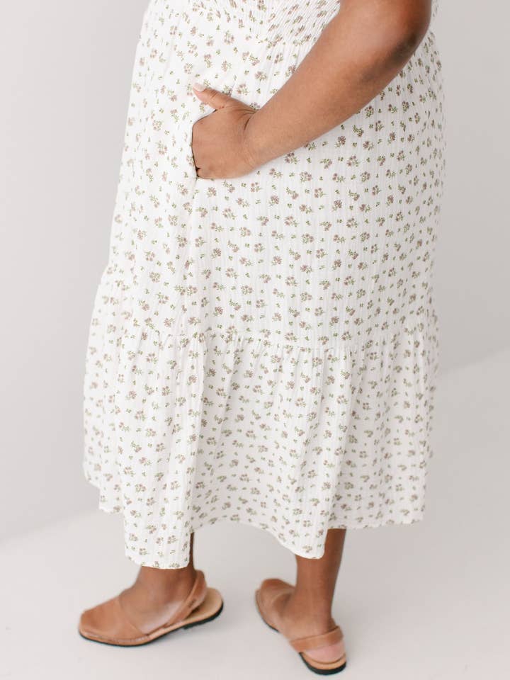 Blanc «Lynette» Robe midi à corsage smocké à motif floral en vente sur Faire10