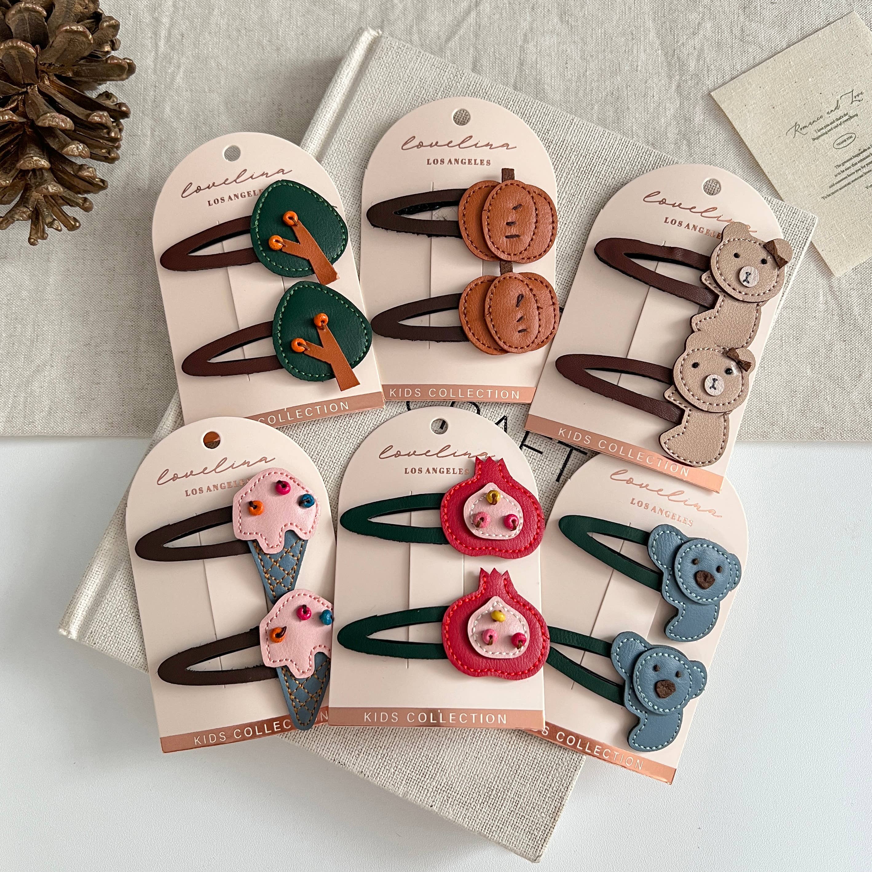 Surtido 2PC Clips para el Cabello de Niños de Imitación de Cuero de Otoño con Calabaza (KUMPKIN) de venta al por mayor en Faire4