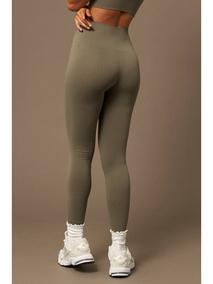 Flow Legging Hunter for wholesale on Faire