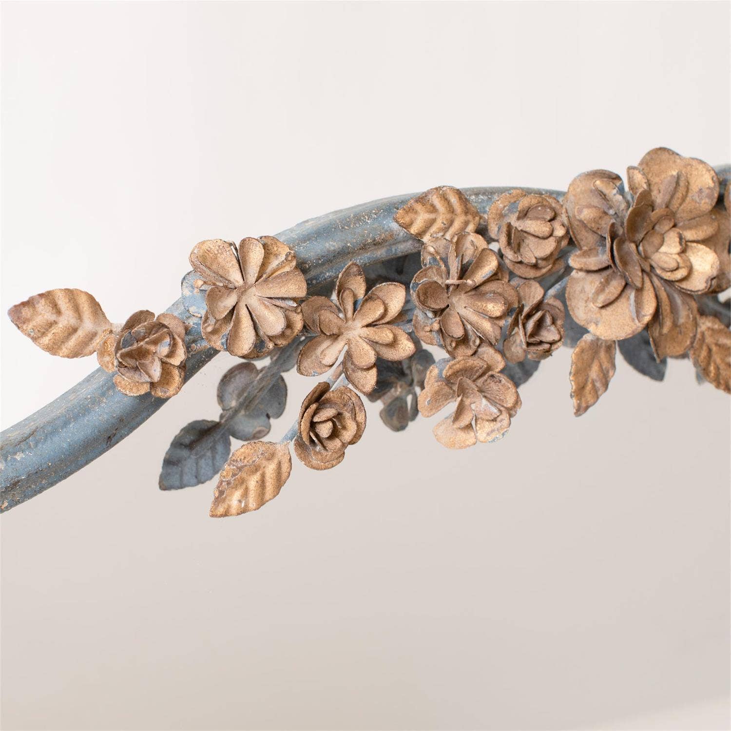 Audrey's Home & Gift – wholesale Väggspegel – Vintage spegel med blommönster och blå ram (PC)1