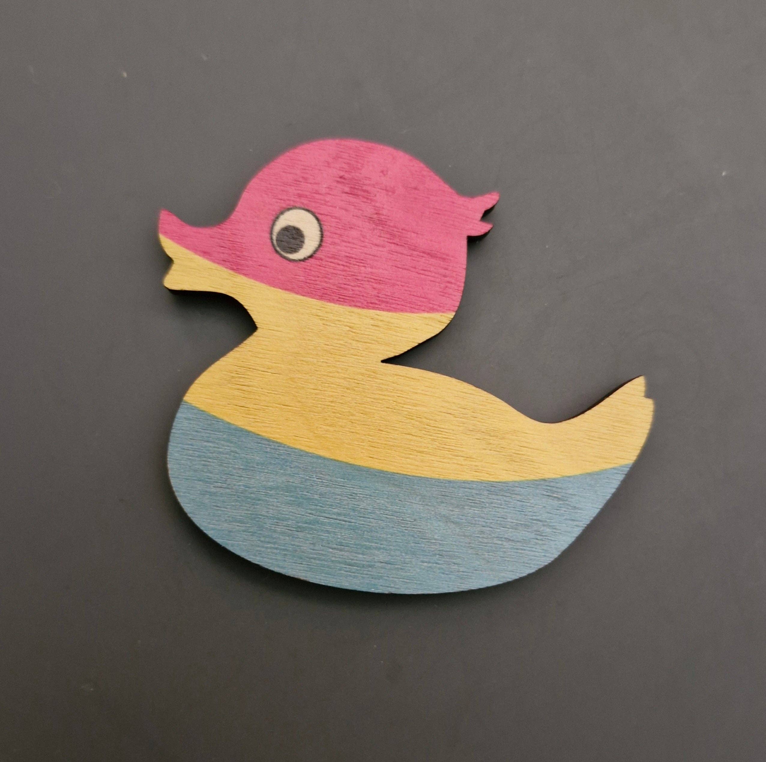 Dukki Gifts – wholesale Magnet – Pride flag duck shaped LGBTQIA+ wooden fridge magnets3