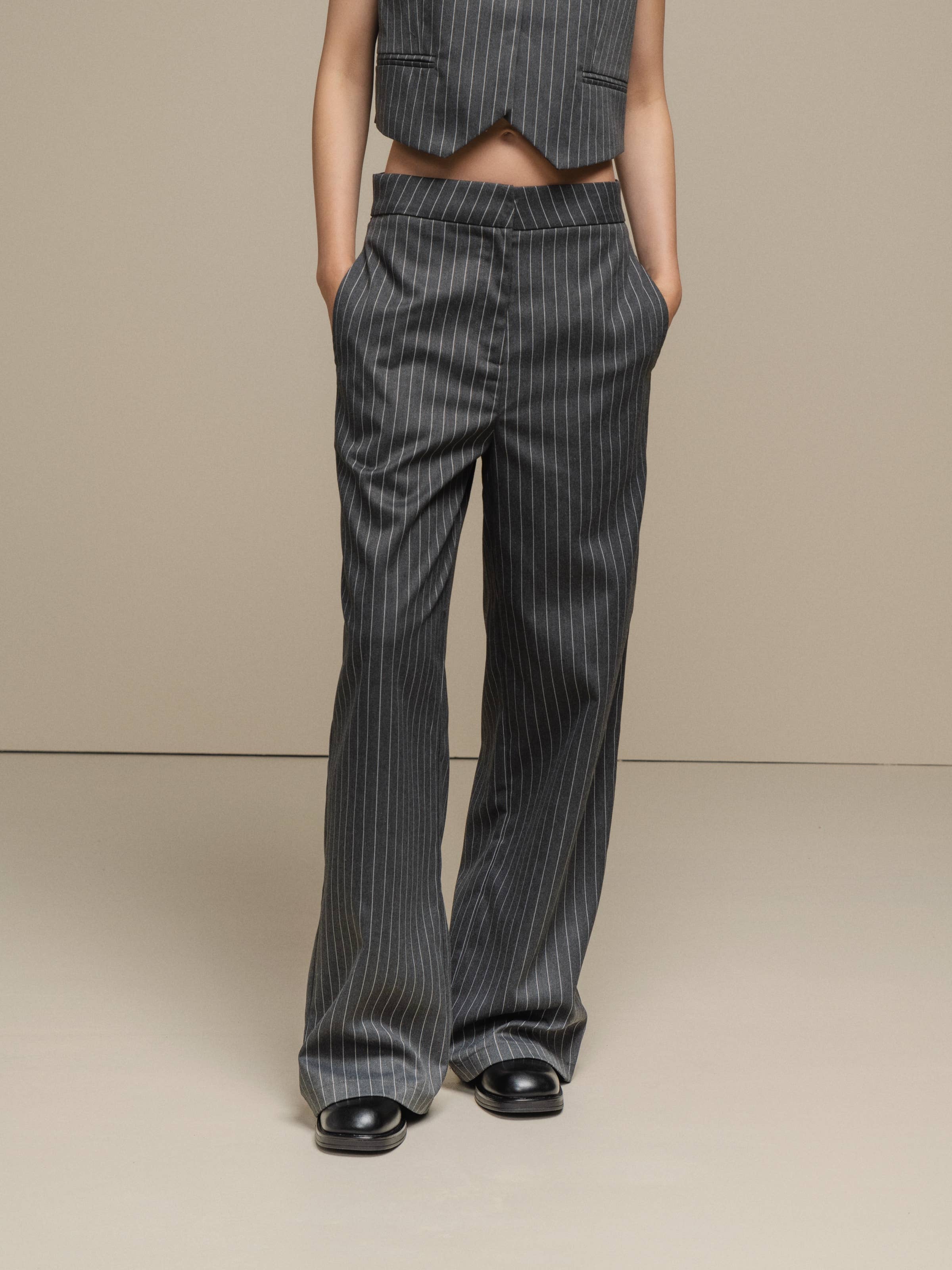 Grå SMF bukser 95% polyester, 5% elastan for engroshandel på Faire2