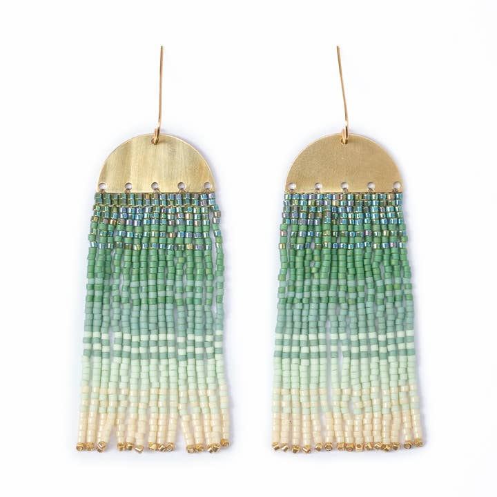 Mayana Designs Co - Vendita all'ingrosso Orecchini con nappe - Orecchini con frange sfumate tessute a mano con perline (verde)0