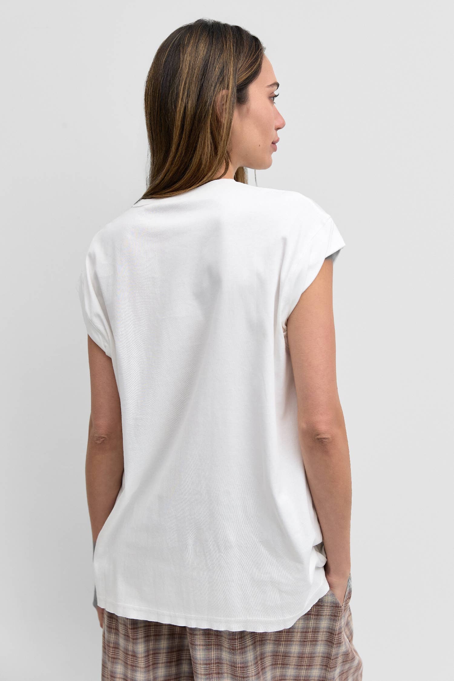 MOD REF - Vendita all'ingrosso Maglietta - Donna - The Remy Top | T-shirt a tunica muscolare con maniche arrotolate5