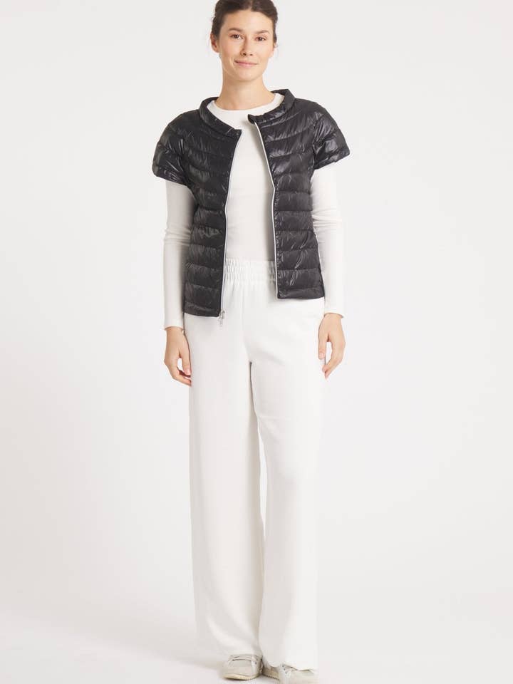 Le St Ives | Doudoune sans manches | Noir Minuit pour la vente par Cotes of London