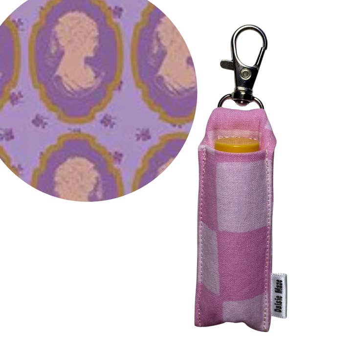 Porte-baume à lèvres Cameo pour la vente par Daisie Maze