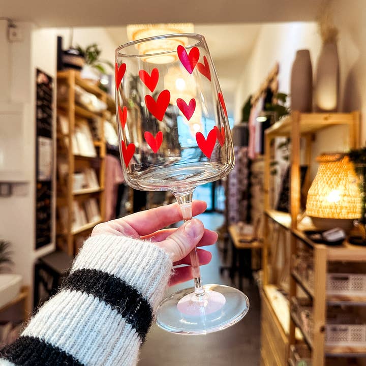 Weinglas mit Druck „Rote Herzen“ für den Großhandel von cool people club