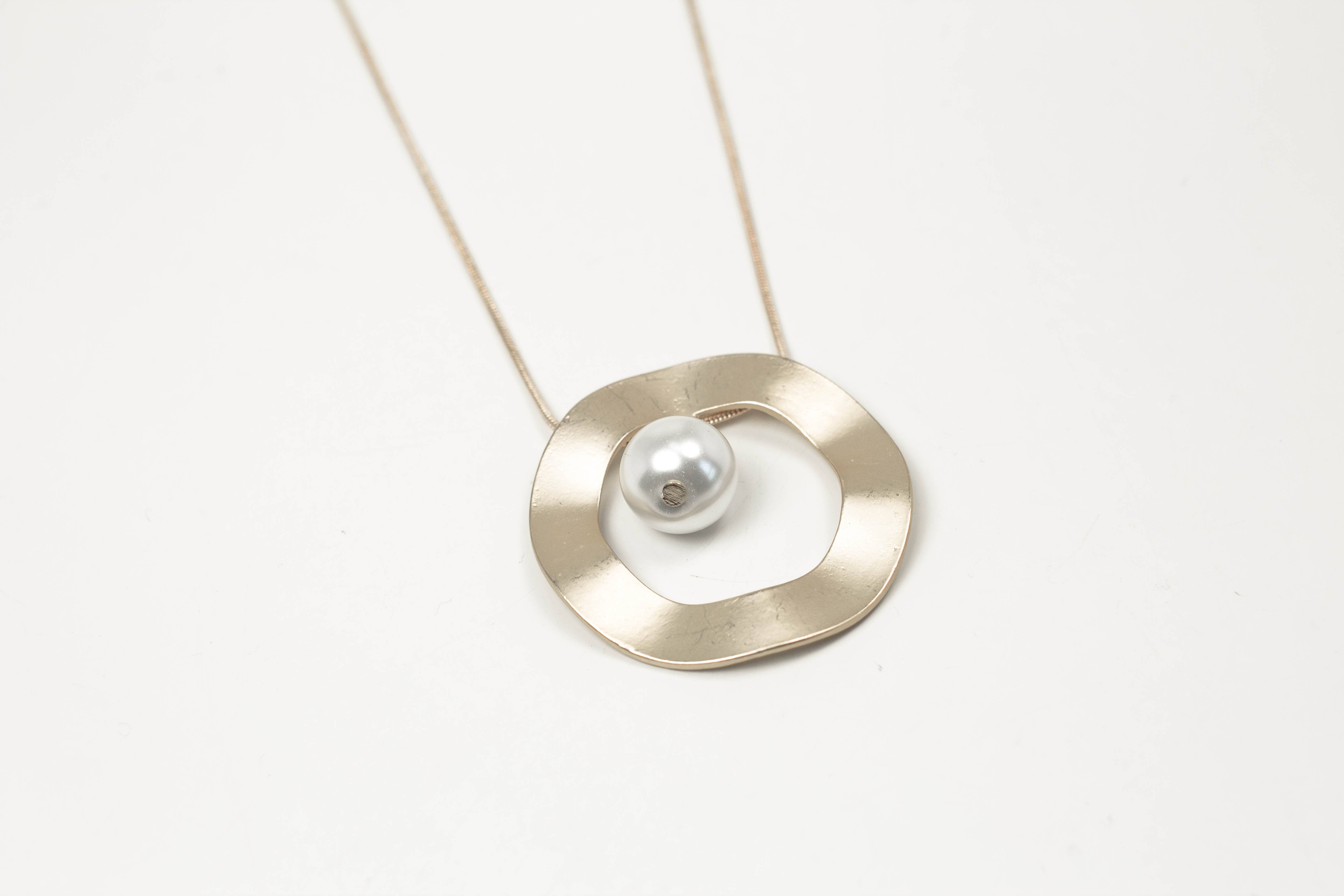 Accessoires by KHB - Wholesale Pendant/Charm Necklace - Short golden chain from Bosch2