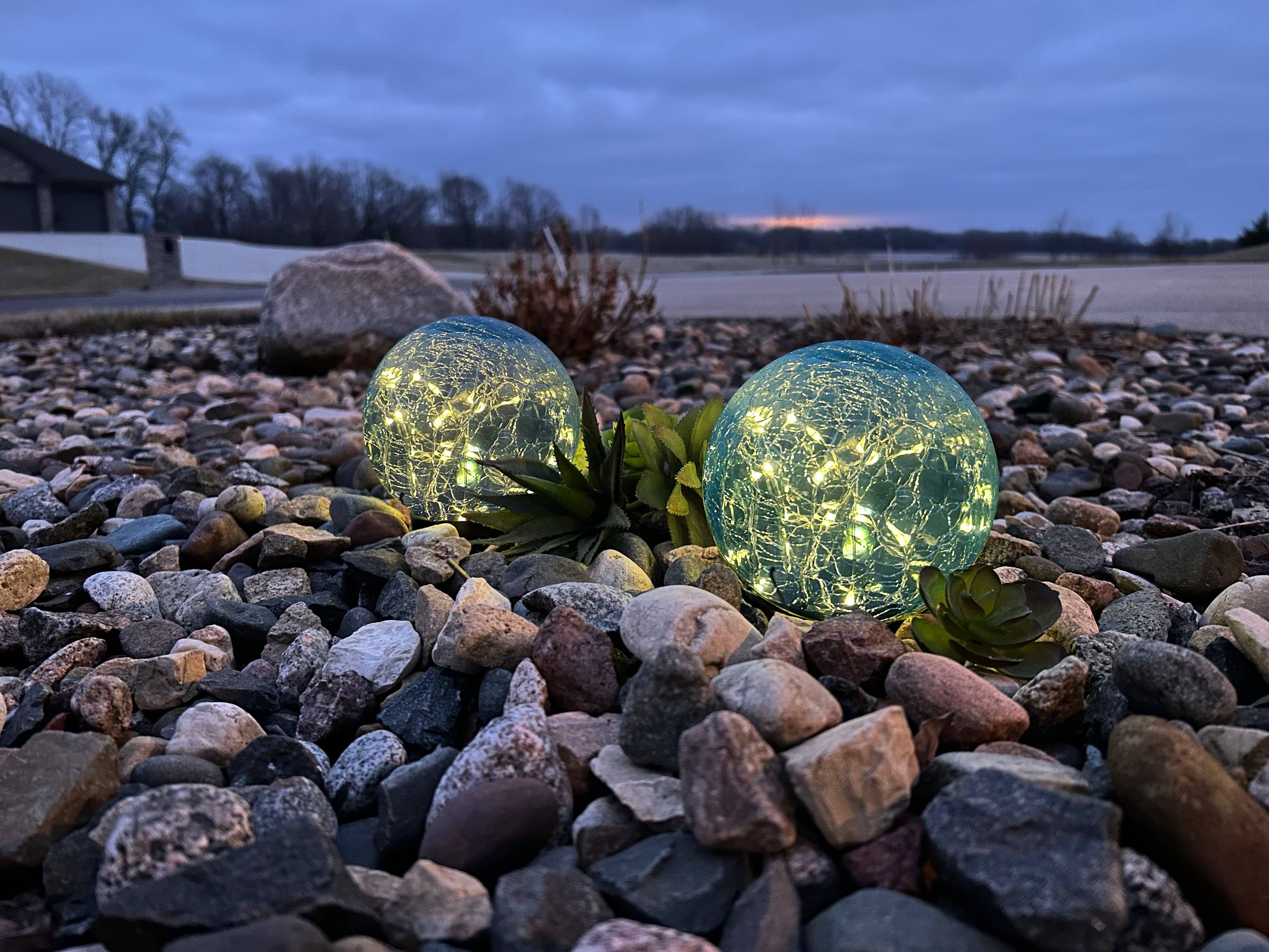 Will's Company - Wholesale Outdoor/Lawn Light - Solar Crackled Glass Globe Ball Light, Set of 2 in 4 colors11