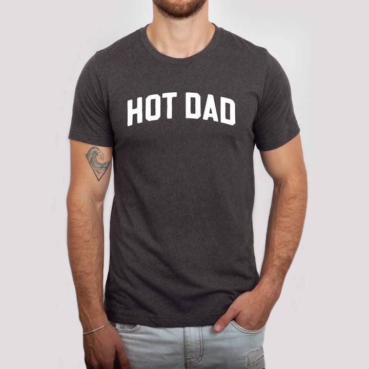 Chemise graphique Hot Dad, T-shirt Hot Dad, Chemise pour la fête des pères pour la vente par Mugsby