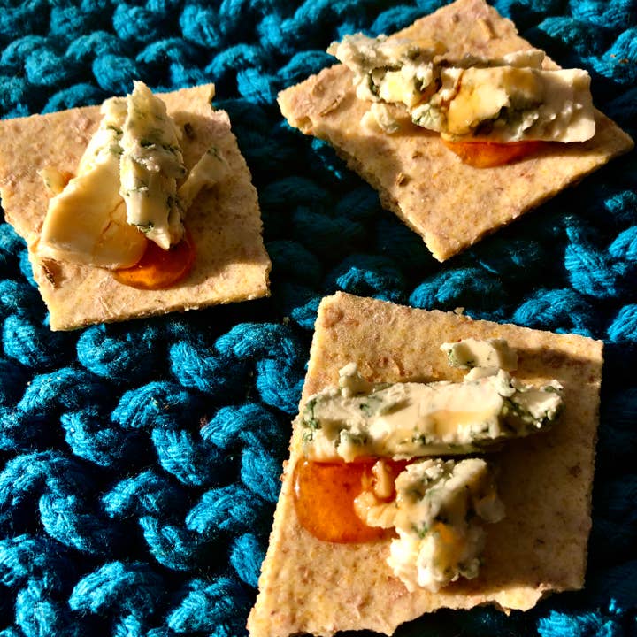 Z crackers - Wholesale Crackers - Red Onion + Rosemary Handmade Artisan Cracker4