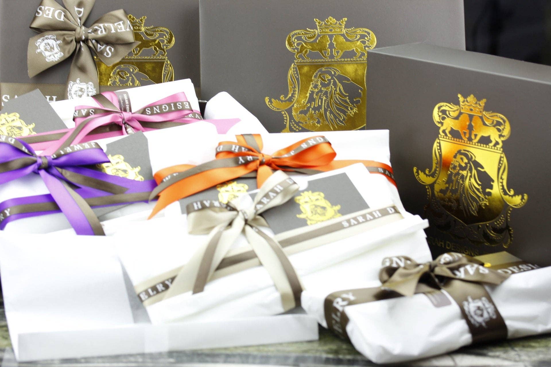 SARAH DESIGNS JEWELRY - Venta al por mayor Collares con colgantes/abalorios - Colgante y cadena de plata tallada en forma de concha victoriana con forma de mujer N3545