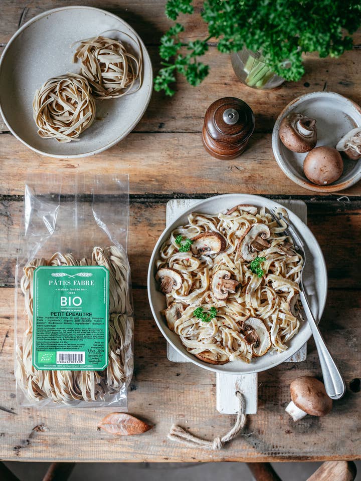 Økologisk pasta - tagliatelle rede af små speltkerner for engroshandel hos PATES FABRE