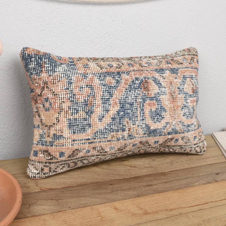 Coussin Vintage Kilim 12x20 Décoration Intérieure Lombaire pour la vente par Kilim Pillow Decors