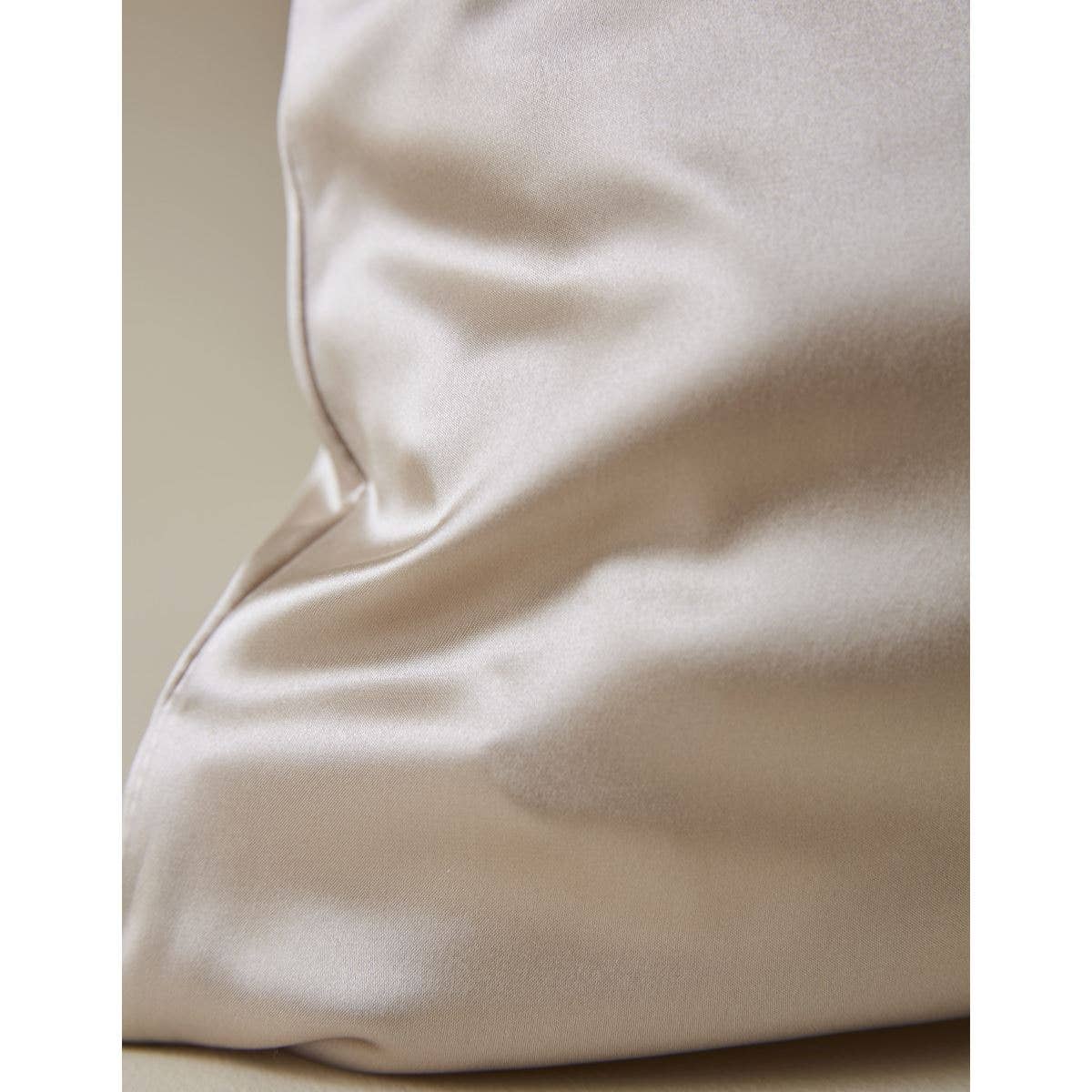 Sylvie Thiriez – Großhandel Kopfkissenbezug – Bezug aus beigem Seidensatin1