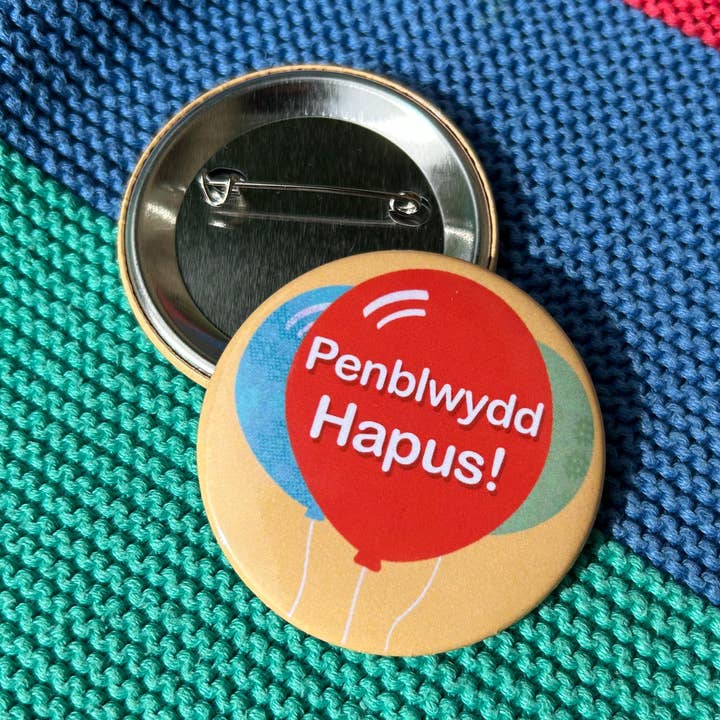 Badge / Pin - Penblwydd Hapus! Happy Birthday! for wholesale by The Welsh Gift Shop