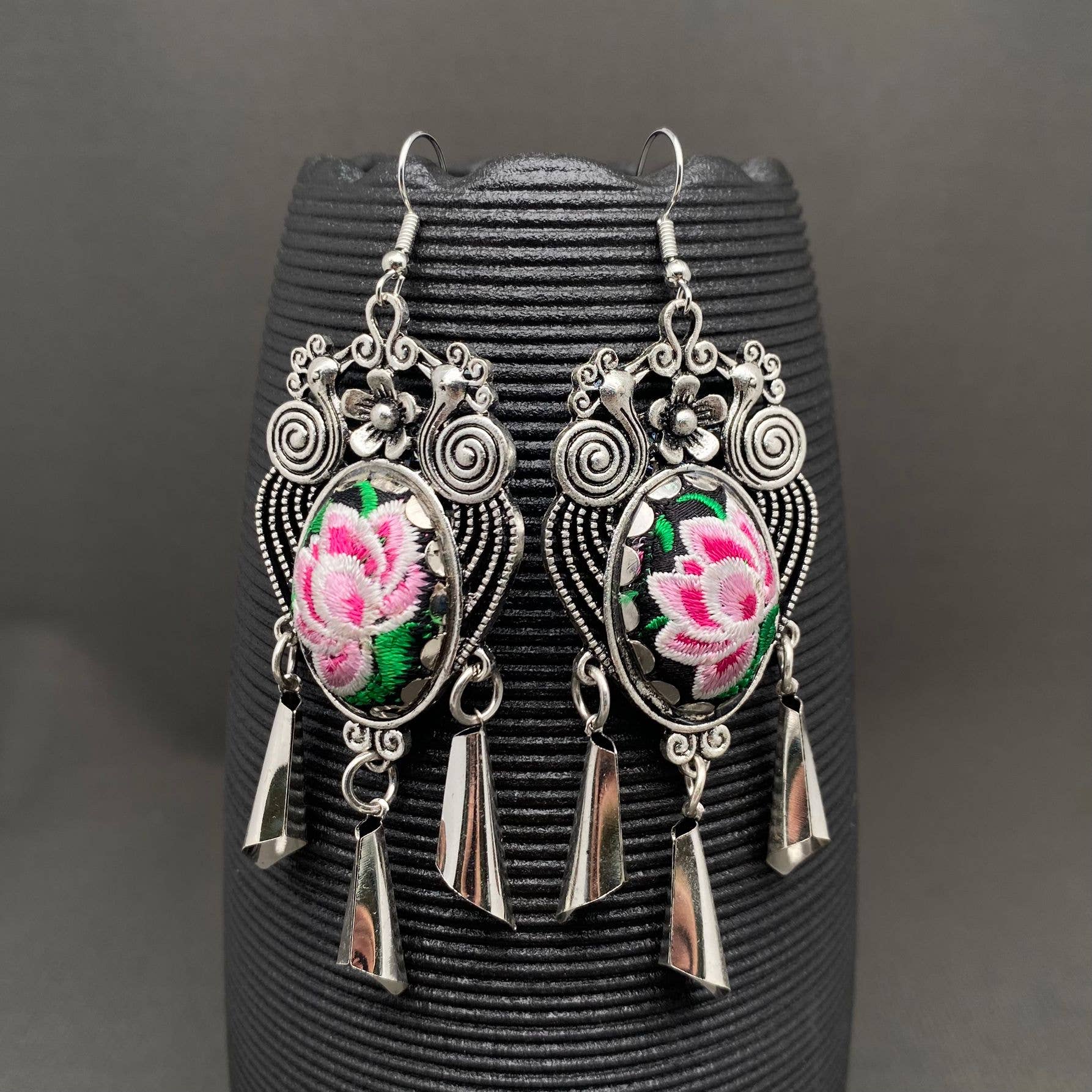 Mio Queena – wholesale Dangle earrings – Multi-style Vintage Woven Flower Pattern Ethnic Style Earrings12