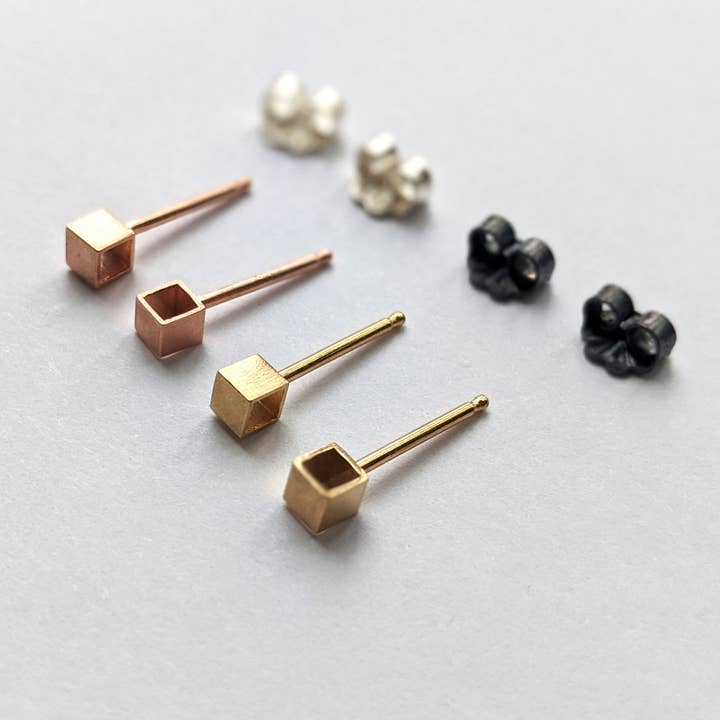 Hallow Cube Studs voor wholesale door Solder & Sage