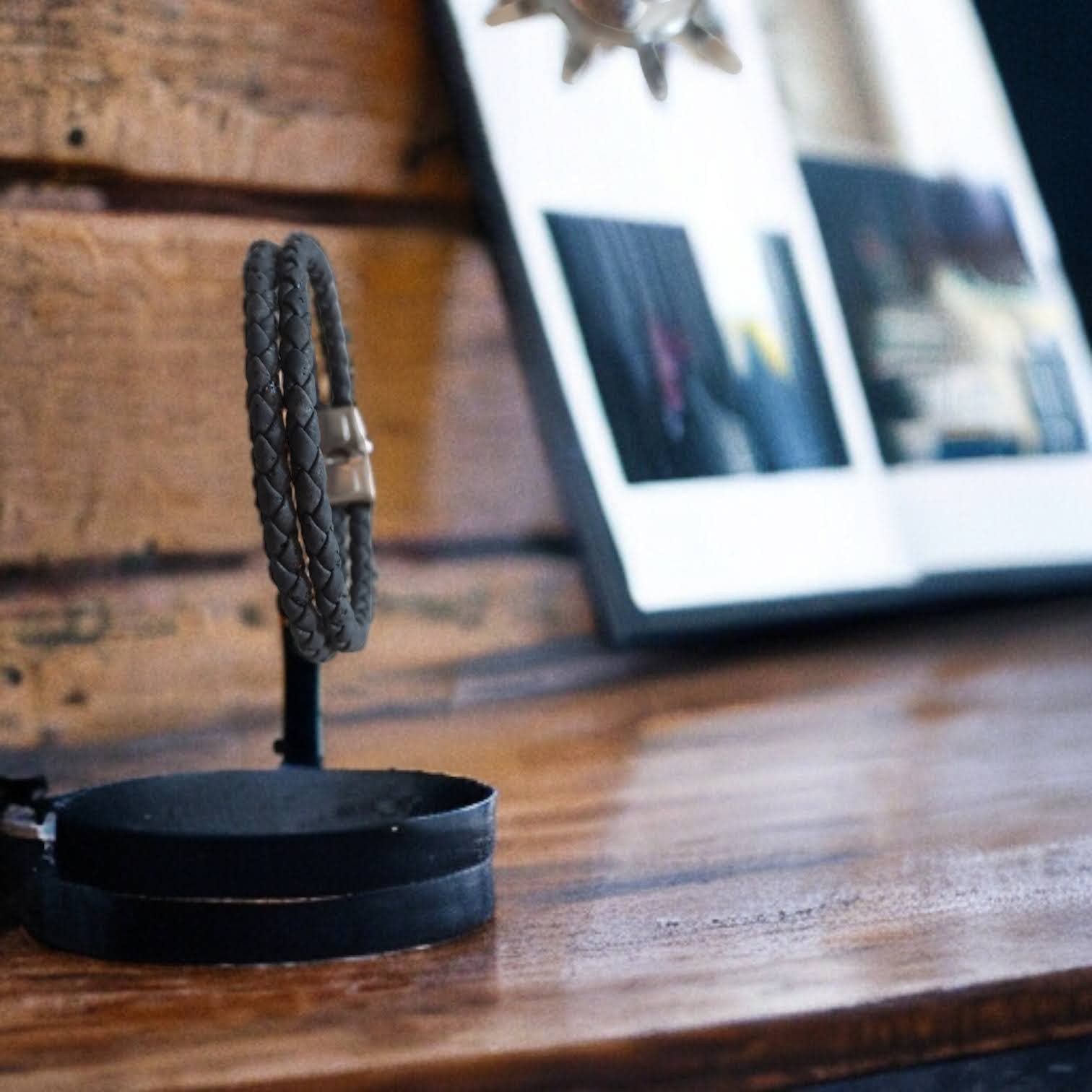 Karmyliege – Pulseira entrelaçada/entrançada por atacado – Pulseira masculina ‘Leo’ de cortiça trançada8