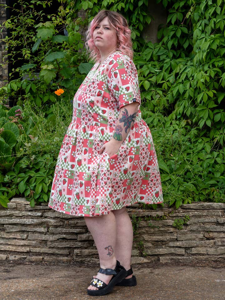 Rebel Romance – wholesale Dress – Women's – Rebel Romance Strawberry Picnic Stretch Smock Dress7