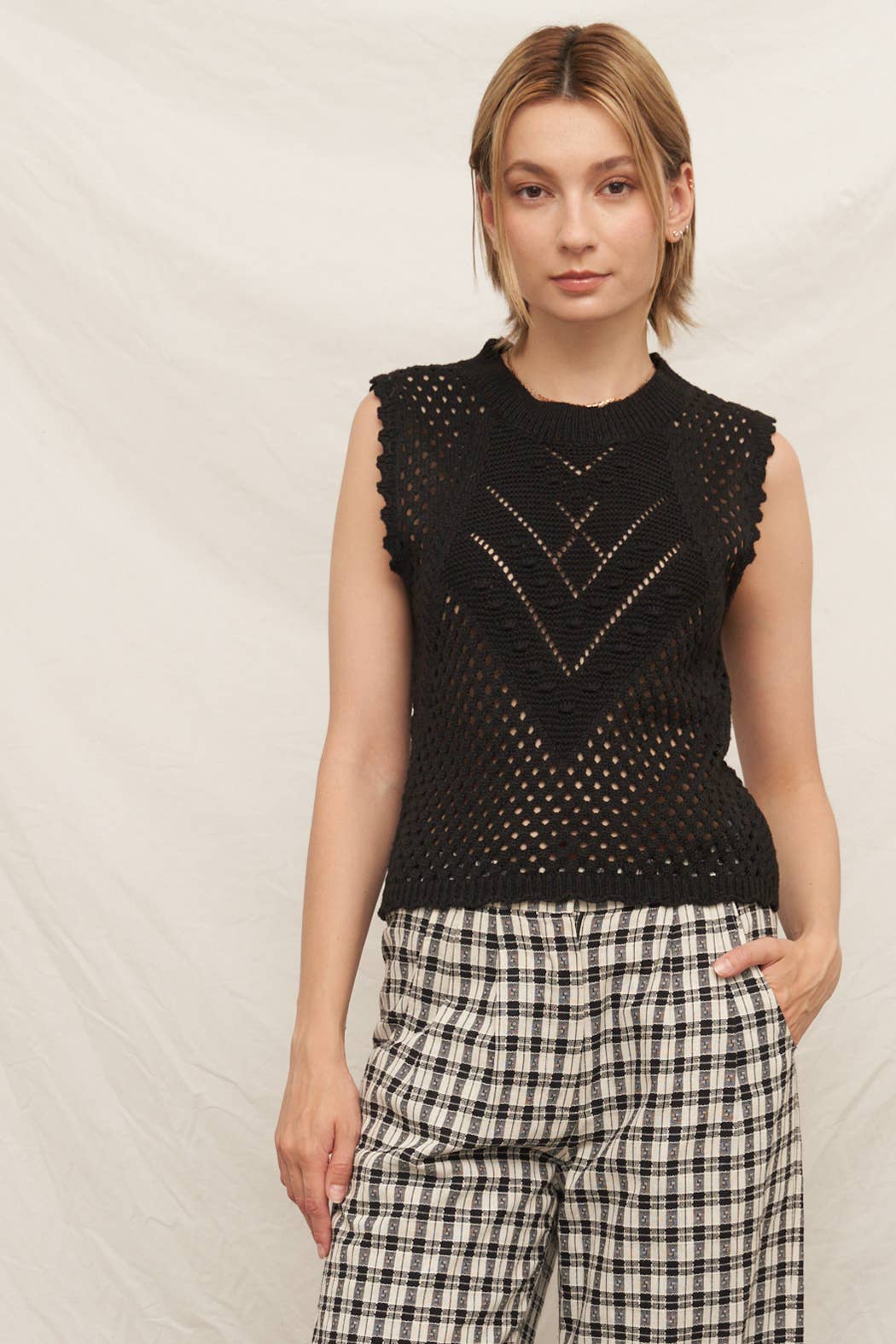 En Crème - Wholesale Sweater Vest - Women's - Sleeveless Crochet Sweater Vest Top10