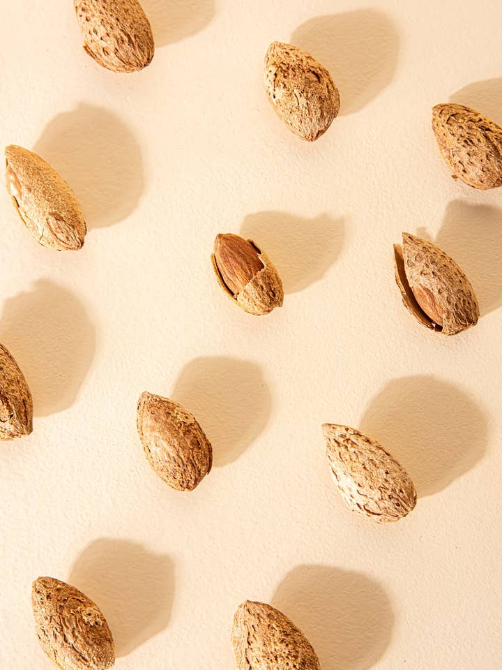 Almendras con cáscara for wholesale by AZADA