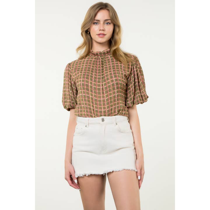 Top med flæsekrave og ternede puffærmer for engroshandel hos THML