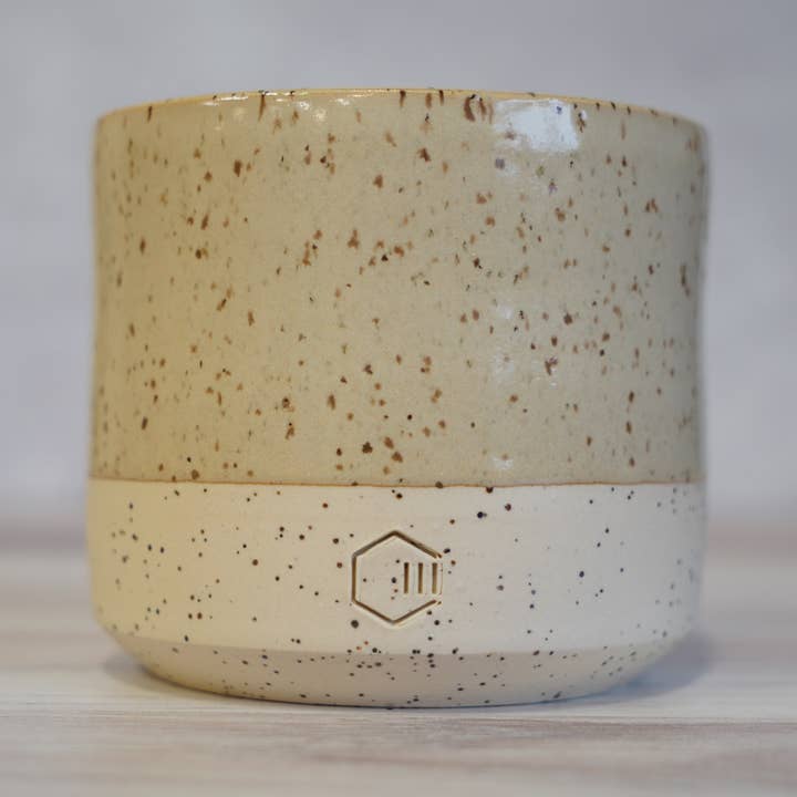 Candela in ceramica fatta a mano (argilla bianca maculata) - Smalto bianco per la vendita all'ingrosso da parte di Carbon Candle