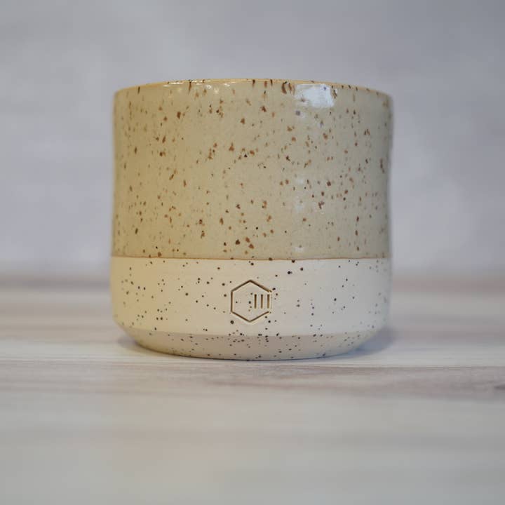 Handgemaakte Keramische Kaars (Wit Gespikkelde Klei) - Witte Glazuur voor wholesale door Carbon Candle