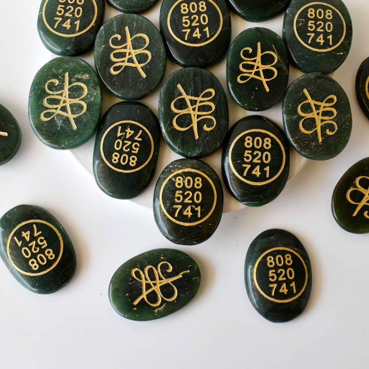 Soothing Crystals – Engroshandel Spirituelle sten og krystaller – Poleret grøn Jade Zibu sten, Oval form Zibu krystaller7