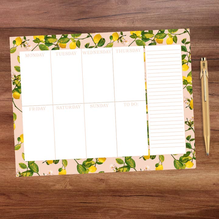Bloc-notes de planificateur hebdomadaire "Verger de citrons rose et vert" pour la vente par Design Carolinas