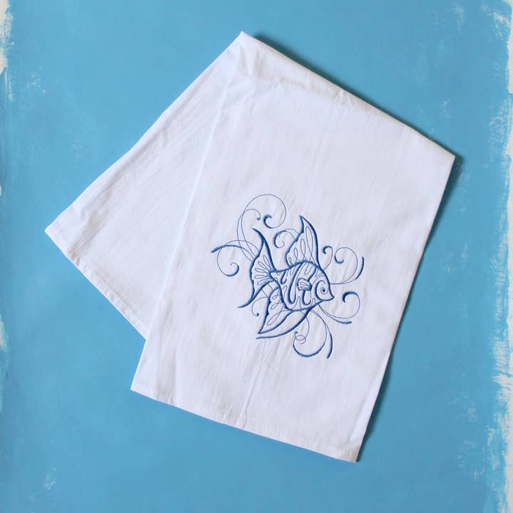 Serviette - Swirl Angel Fish pour la vente par Vibrantly Blue