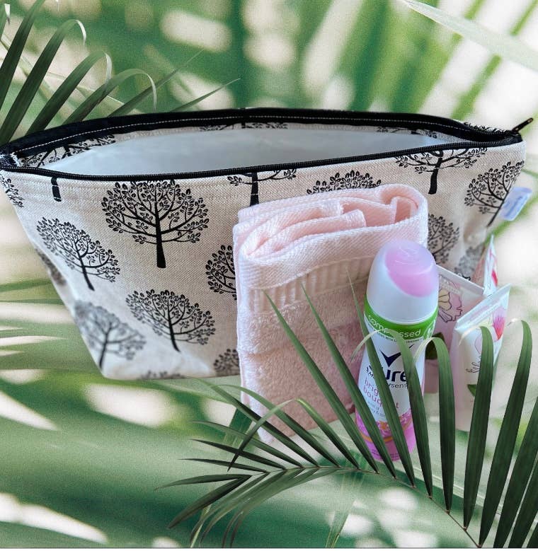 everydaybags.gifts – wholesale Toiletry bag – women's – Eco-Friendly Handmade Washbag – Black Mulberry Fabric2