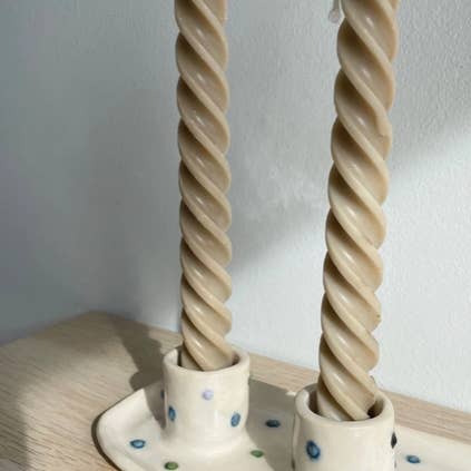 Portacandele a doppio puntino colori a rilievo per la vendita all'ingrosso da parte di Blanca Olmos Studio