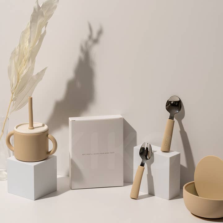 KIKO The Label - Vendita all'ingrosso Bicchiere/tazza - Bambini e neonati - Tazza in silicone con coperchio e cannuccia I Sand2