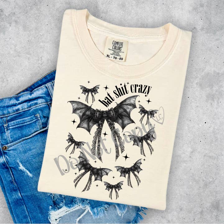 T-shirt graphique "Complètement cinglé" pour la vente par Lauras Closet